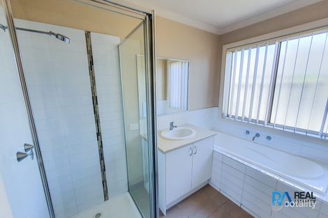 Property photo of 21 Tipperary Circuit Pakenham VIC 3810