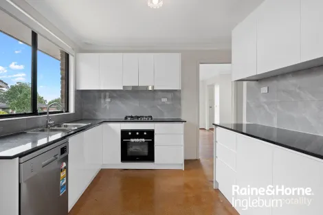 Property photo of 12 Balimo Place Glenfield NSW 2167