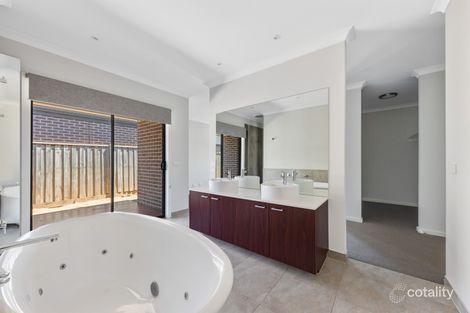 Property photo of 11 Sanctuary Circuit Beveridge VIC 3753