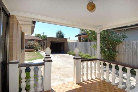 Property photo of 10 The Circuit Gladstone Park VIC 3043