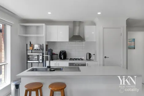 Property photo of 28 Braeburn Place Werribee VIC 3030