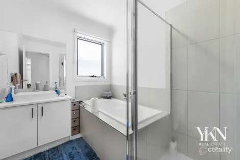 Property photo of 28 Braeburn Place Werribee VIC 3030