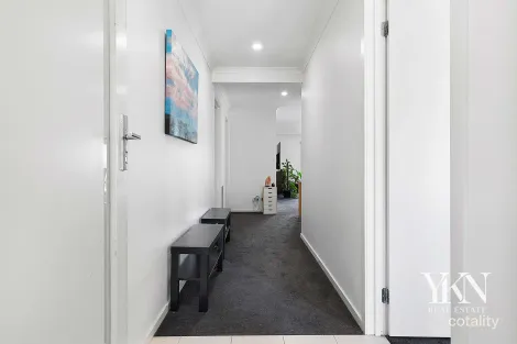 Property photo of 28 Braeburn Place Werribee VIC 3030