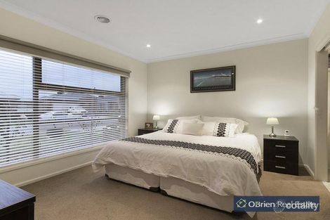 Property photo of 87 Malua Circuit Sandhurst VIC 3977