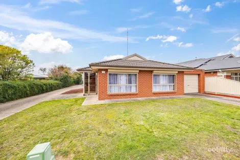 Property photo of 1/2 Symons Street Wendouree VIC 3355