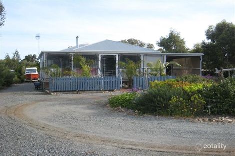 Property photo of 16 Henderson Court Mount Dutton Bay SA 5607