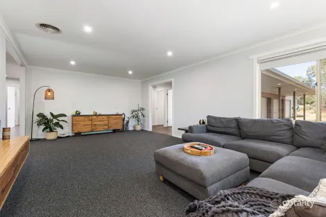 Property photo of 44 Thomas Road Haddon VIC 3351