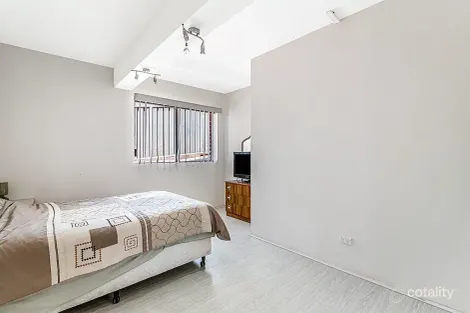 Property photo of 1 Parr Close Bossley Park NSW 2176