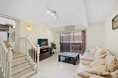 Property photo of 1 Parr Close Bossley Park NSW 2176