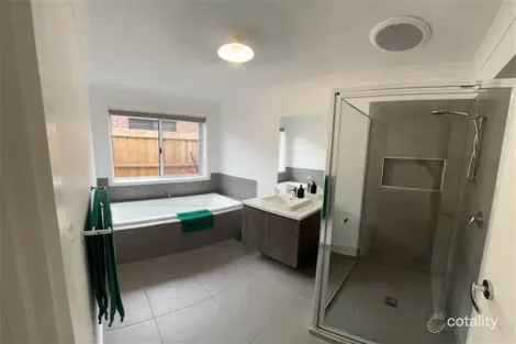 Property photo of 18 Angophora Court Lucknow VIC 3875