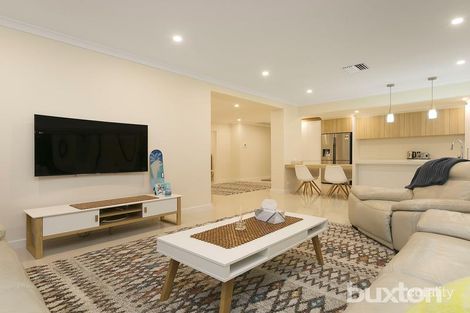 Property photo of 52 Scarlet Street Mordialloc VIC 3195