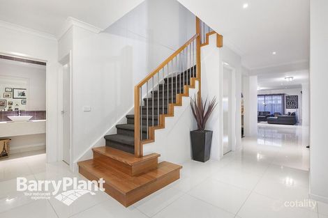 Property photo of 10 Newburgh Street Keysborough VIC 3173