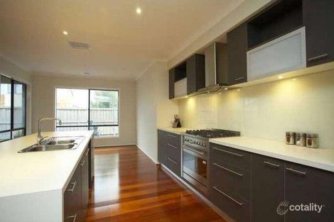 Property photo of 3 Marsh Grove Berwick VIC 3806