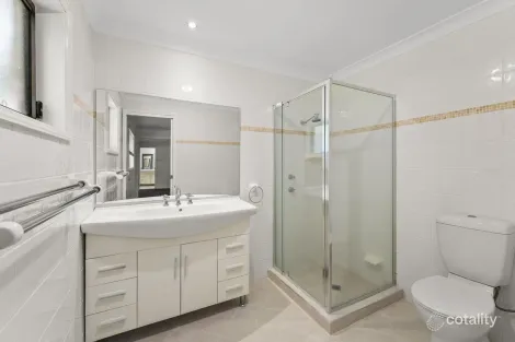 Property photo of 10 Fox Close Kariong NSW 2250