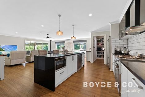 Property photo of 1 Waterside Drive Drouin VIC 3818