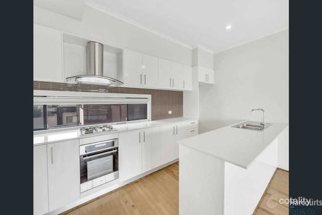 Property photo of 30 Alexander Circuit Craigieburn VIC 3064
