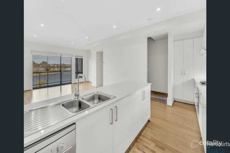 Property photo of 30 Alexander Circuit Craigieburn VIC 3064