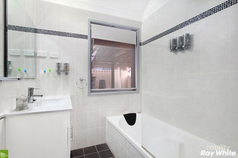 Property photo of 31 Mayfield Circuit Albion Park NSW 2527