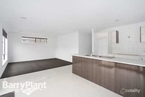 Property photo of 14 Naomi Street Pakenham VIC 3810