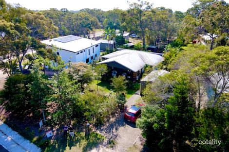 Property photo of 9 Calmwaters Crescent Macleay Island QLD 4184