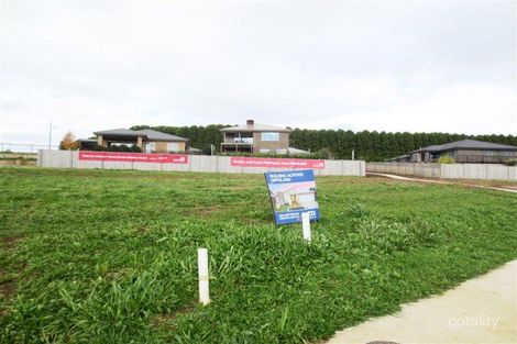 Property photo of 24 Bunyip Drive Drouin VIC 3818
