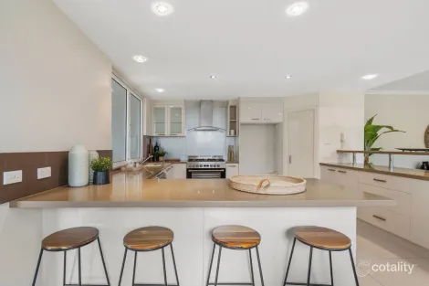 Property photo of 7025 Vista Drive Benowa QLD 4217