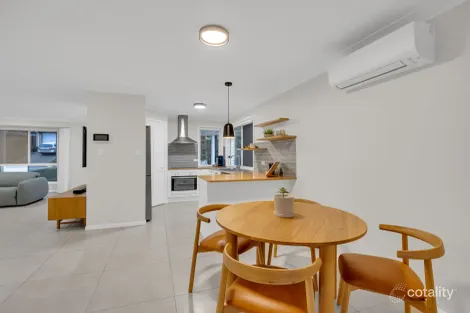 Property photo of 19 Chapman Place Oxley QLD 4075