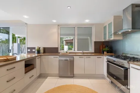 Property photo of 7025 Vista Drive Benowa QLD 4217