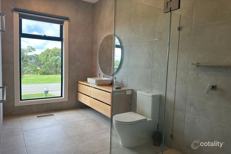 Property photo of 43 Oakwood Close Gisborne VIC 3437