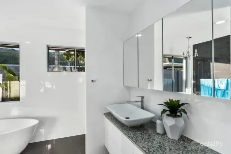 Property photo of 8 Daimler Drive Bundall QLD 4217