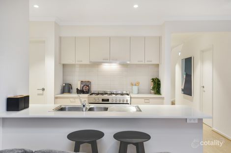 Property photo of 6 Artesian Walk Werribee VIC 3030