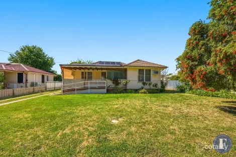 16 John St, Cootamundra, NSW 2590