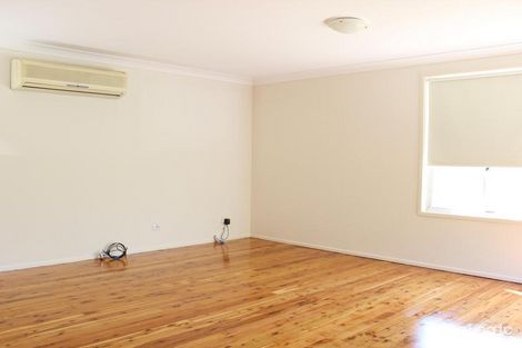 Property photo of 42 Cleopatra Drive Rosemeadow NSW 2560