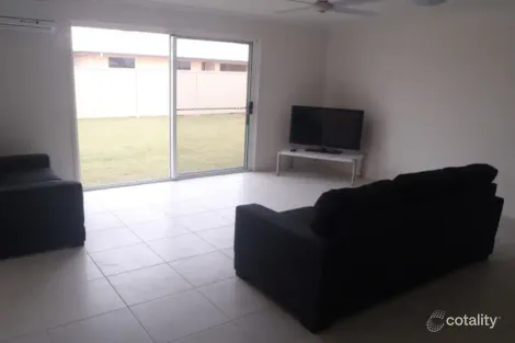Property photo of 2/32 Lakeside Drive Emerald QLD 4720