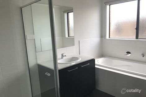 Property photo of 14 Wendy Way Pakenham VIC 3810