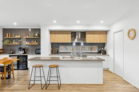 Property photo of 7 Botany Circuit Mount Duneed VIC 3217