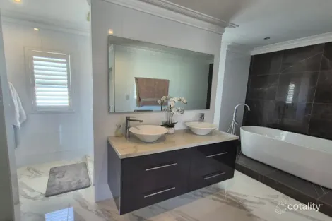 Property photo of 3 Roseville Close Kallaroo WA 6025