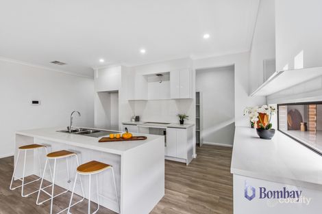 Property photo of 11 Cayenne Way Mickleham VIC 3064