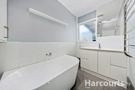 Property photo of 1/8 Litchfield Avenue Ferntree Gully VIC 3156