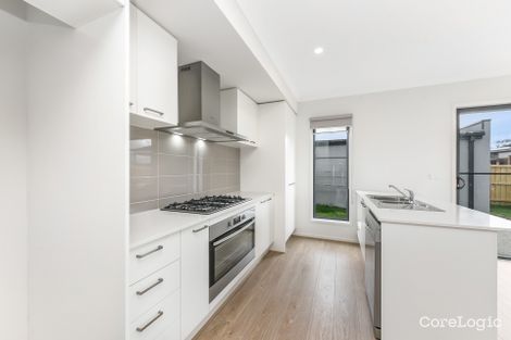 Property photo of 1 Aileron Alley Cranbourne North VIC 3977