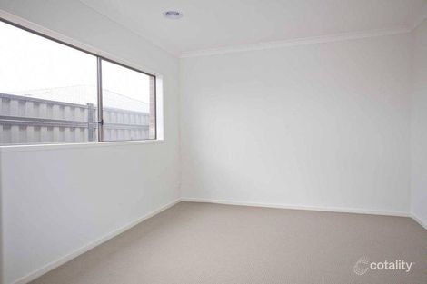 Property photo of 7 Thoresby Circuit Craigieburn VIC 3064
