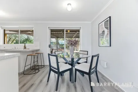 Property photo of 58 Meeking Drive Pakenham VIC 3810