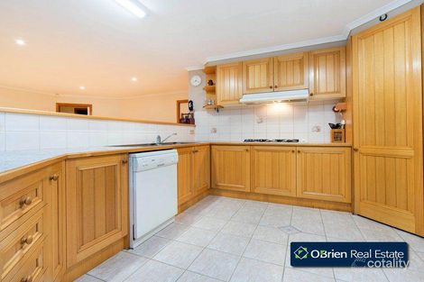 Property photo of 16 Hillston Court Narre Warren South VIC 3805
