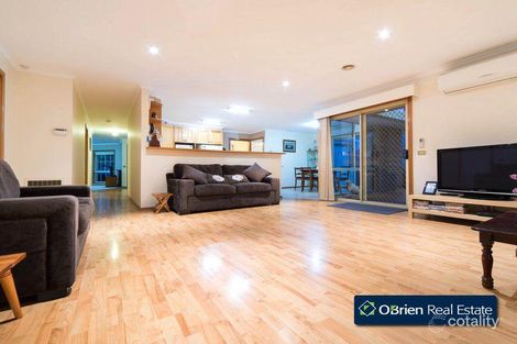 Property photo of 16 Hillston Court Narre Warren South VIC 3805