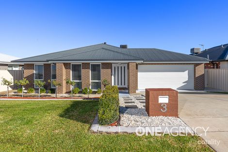 Property photo of 3 St Pauls Place Gobbagombalin NSW 2650