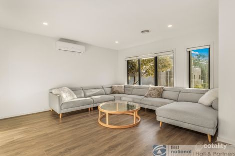 Property photo of 16 Cassa Blue Circuit Narre Warren VIC 3805