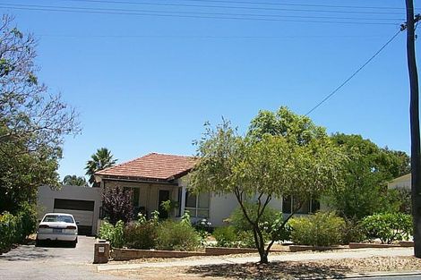 90 Lesmurdie Rd, Lesmurdie, WA 6076