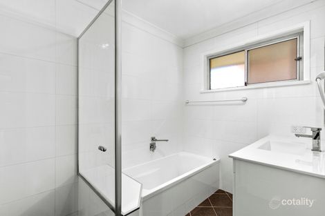 Property photo of 11 Minnamurra Crescent Hillvue NSW 2340