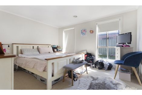 Property photo of 102 Stirling Drive Lake Gardens VIC 3355