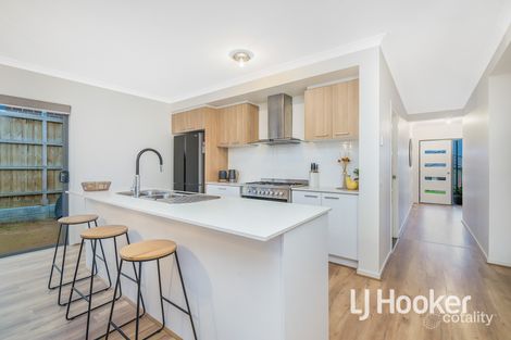 Property photo of 5 Sunnybank Way Pakenham VIC 3810